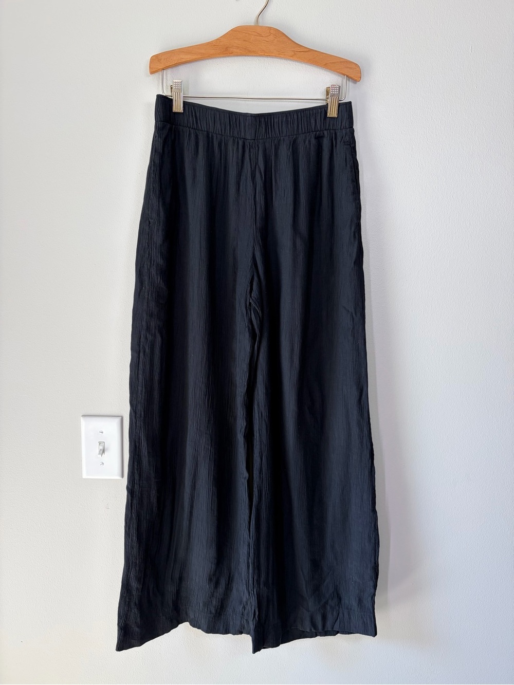 Abercrombie & Fitch Black Crinkle Texture Pull On Pants Size XS Short